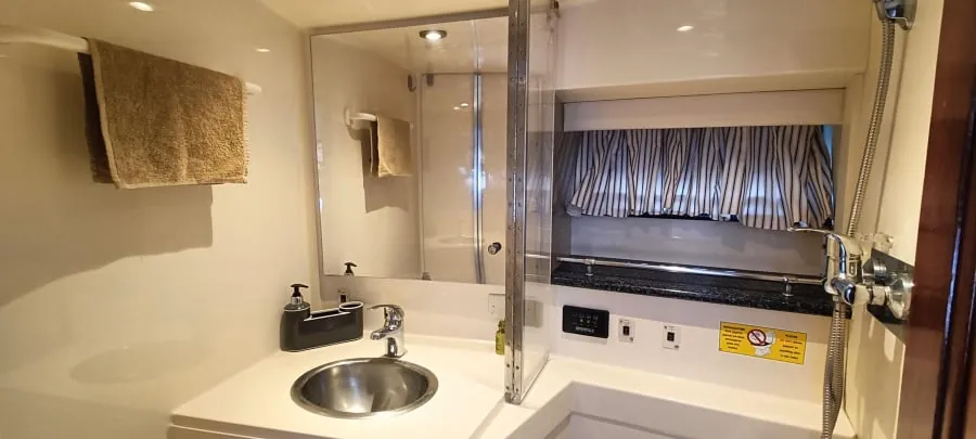 The day bathroom shared by the bow cabin and the salon berths